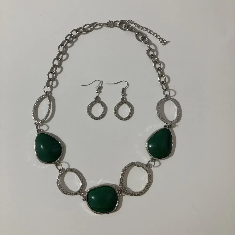 Green Stone Silver Tone Ring Statement Necklace Mod Teardrop Bohemian Acrylic